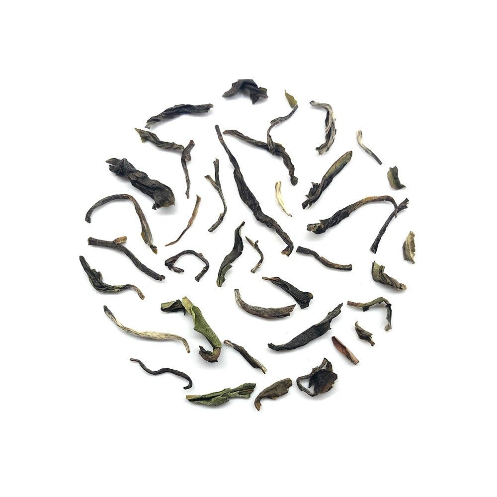 Loose-leaf Oaks Black Tea (FTGFOP 1 CL) from Darjeeling, offering a sweet, fruity aroma and medium-bodied flavor with vegetal notes.